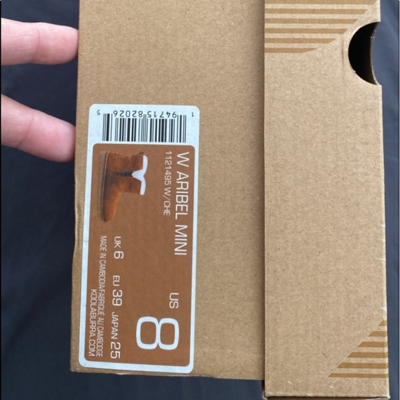 Like new! Ugg literally new - Picture 2 of 6